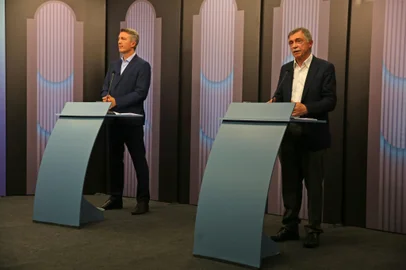 CAXIAS DO SUL, RS, BRASIL, 24/10/2024. Eleições Municipais - Debate do segundo turno das eleições municipais entre os candidatos a prefeito, Adiló Didomenico (PSDB) e Maurício Marcon (PL). (Porthus Junior/Agência RBS)Indexador: Porthus JUNIOR<!-- NICAID(15899696) -->