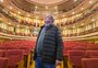 "É a minha vida": há 47 anos, ele cuida de cada canto do teatro mais antigo do RS