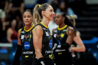 Carol Gattaz, vôlei, Praia Clube