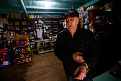 Anta gorda, RS, BRasilLeocir Goldoni é o proprietário do comércio mais antigo da cidade de Anta Gorda, uma bodega de 130 anos. Vende de tecidos, doces, tripas para salame até cachaças variadas.Indexador: Jonathan Hgeckler<!-- NICAID(15514866) -->