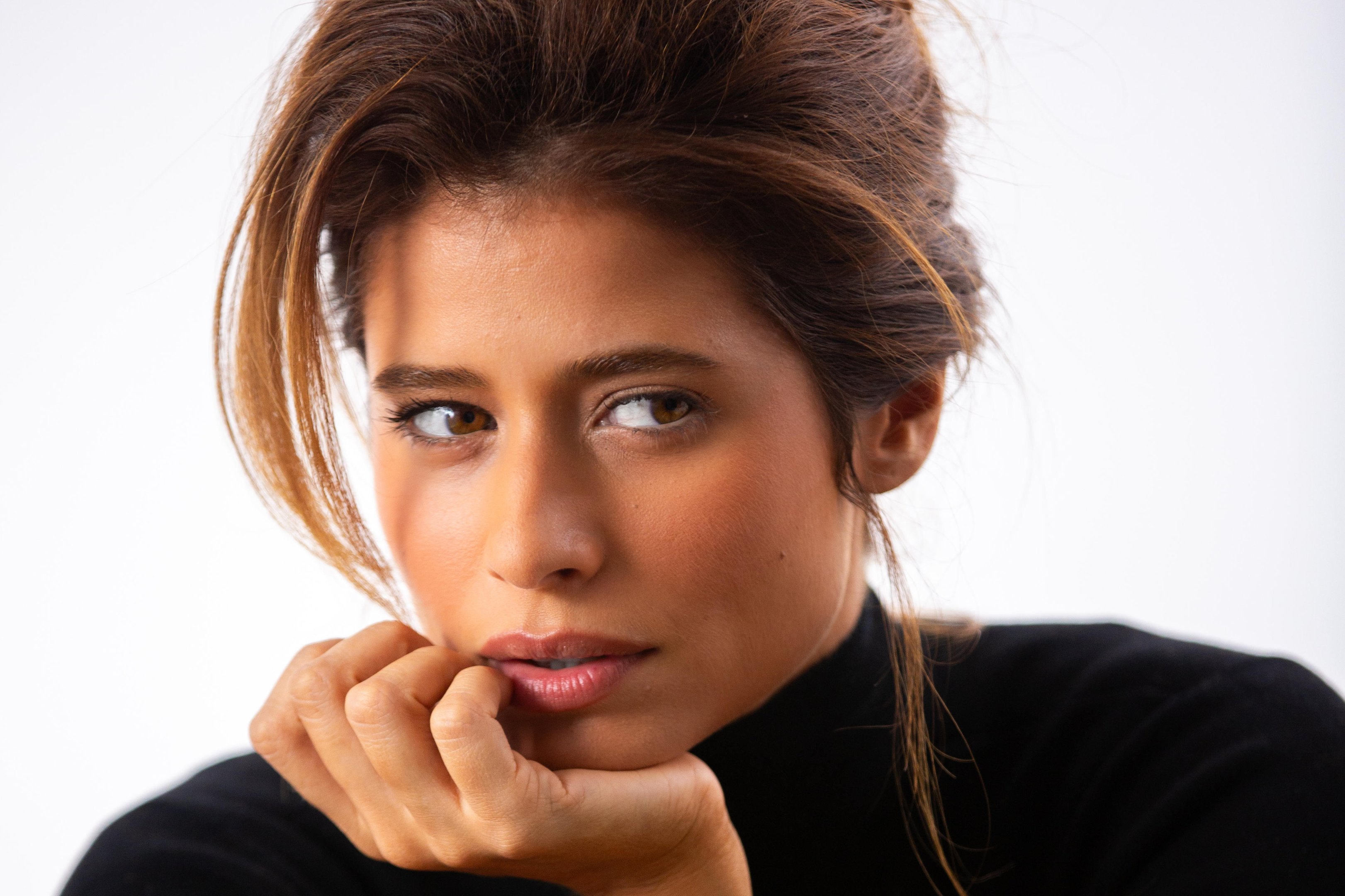 "J&aacute; passou da hora de termos liberdade para sermos quem quisermos", diz Isadora Cruz, protagonista de "Cora&ccedil;&atilde;o Acelerado"