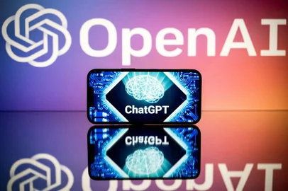 (FILES) This file photo taken on January 23, 2023 in Toulouse, southwestern France, shows screens displaying the logos of OpenAI and ChatGPT. - Chinese schoolchildren are turning to AI bot ChatGPT to slash their homework time -- vaulting Beijing's 'Great Firewall' to write book reports and bone up on their language skills. (Photo by Lionel BONAVENTURE / AFP) / To go with "China-technology-education-AI", FOCUS by Poornima WEERASEKARAEditoria: FINLocal: ToulouseIndexador: LIONEL BONAVENTURESecao: computing and information technoFonte: AFPFotógrafo: STF<!-- NICAID(15374312) -->