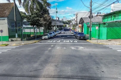 A secretaria de Trânsito, Transportes e Mobilidade (SMTTM) de Caxias do Sul realizará o bloqueio de ruas na área central da cidade neste sábado (5), devido o jogo Juventude X Atlético-GO, e na segunda-feira (7), para o Desfile da Independência.R. Hércules Galló com R. do Guia Lopes<!-- NICAID(16359416) -->