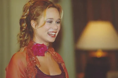 Mariana Ximenes (Bionda) na novela Uga Uga<!-- NICAID(15362732) -->