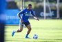Douglas Costa adia casamento, mas estreia pelo Grêmio deve ficar para o começo de julho