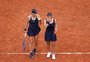 Luisa Stefani perde para líderes do ranking de duplas e é eliminada em Roland Garros
