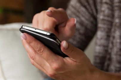 Smartphone , celular. Foto: SENTELLO / stock.adobe.comIndexador: Patrik Skovran- www.sentello.deFonte: 168157558<!-- NICAID(15747742) -->