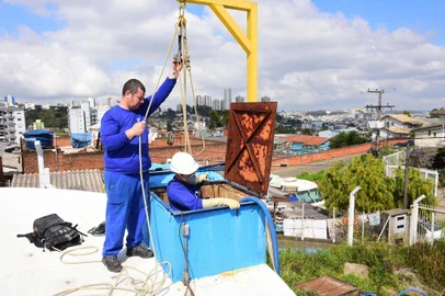 A partir de segunda-feira (29), cinco reservatórios de água de Caxias do Sul passarão por uma limpeza e desinfecção periódica. O Serviço Autônomo Municipal de Água e Esgoto (Samae) fará o serviço nos reservatórios: Fátima I, Zona Sudoeste, Portal da Maestra, ETA Samuara e Pioneiro.<!-- NICAID(15658614) -->