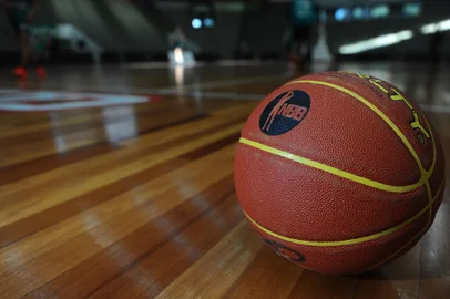 CAXIAS DO SUL, RS, BRASIL, 13/10/2023. Treino do Caxias Basquete, no Ginásio do SESI, em preparação para o NBB16. (Bruno Todeschini/Agência RBS)Indexador: BTK<!-- NICAID(15569278) -->