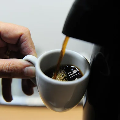 CAXIAS DO SUL, RS, BRASIL, 03/06/2019. Café - Não é despesa pública, mas Executivo, Legislativo e Judiciário continuam pagando o cafezinho com recursos públicos na Serra. Algumas prefeituras aboliram o gasto do orçamento.  (Porthus Junior/Agência RBS)<!-- NICAID(14106058) -->