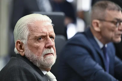 Saulo Cruz / Agência Senado / Divulgação Comissão de Meio Ambiente (CMA) realiza reunião deliberativa com 14 itens. Entre eles, o PL 3.202/2024, que altera as Leis nº 7.210, de 11 de julho de 1984, que institui a Lei de Execução Penal, nº 11.445, de 5 de janeiro de 2007, que estabelece as diretrizes nacionais para o saneamento básico, e nº 12.305, de 2 de agosto de 2010, que institui a Política Nacional de Resíduos Sólidos; para possibilitar a realização de trabalho interno de reutilização e reciclagem por condenados mantidos em regime fechado ou semiaberto.Mesa:senador Jaques Wagner (PT-BA);presidente da CMA, senador Fabiano Contarato (PT-ES), conduz reunião.<!-- NICAID(16309350) -->