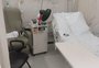 Para aliviar calor no quarto onde está internado, paciente do Hospital de Clínicas compra ventilador