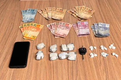 Suspeito de fazer tele-entrega de drogas é preso no centro de Bento Gonçalves <!-- NICAID(15979821) -->