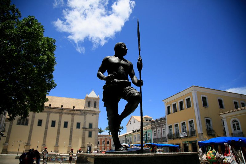 zombie statue of palmaresSalvador, Bahia, Brasil - 10 de fevereiro de 2021: estátua do líder negro Zumbi dos Palmares é vista no centro histórico da cidade de Salvador. Foto: Joa Souza / stock.adobe.comEditoria: GERLocal: SALVADORIndexador: Joa SouzaFonte: 412743985Fotógrafo: Joa Souza<!-- NICAID(15646411) -->