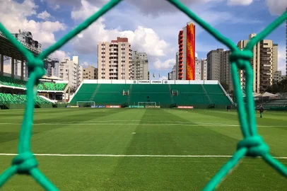 Estádio Hailé Pinheiro, estádio da Serrinha, do Goiás