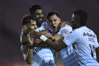 LANÚS, ARGENTINA - 29.04.2021 - O Grêmio visita o Lanús na Argentina, pela fase de grupos da Copa Sul-Americana.<!-- NICAID(14770496) -->