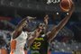 Brazil's Georginho De Paula (R) attempts to score during the FIBA Basketball World Cup group G match between Brazil and Ivory Coast at Indonesia Arena in Jakarta on August 30, 2023. (Photo by BAY ISMOYO / AFP)Editoria: SPOLocal: JakartaIndexador: BAY ISMOYOSecao: basketballFonte: AFPFotógrafo: STF<!-- NICAID(15525913) -->