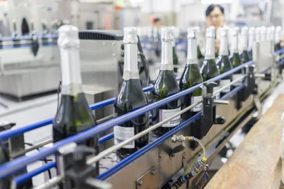 Caxias do Sul - Vendas e consumo de espumantes crescem e não deve faltar nos mercados. Porém, em 2022 existe possibilidade de falta do produto<!-- NICAID(14976265) -->