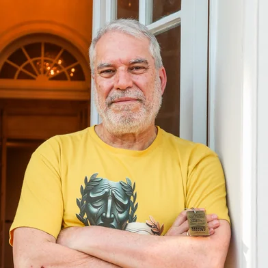 João Antônio Porto, diretor operacional do Theatro São Pedro, completa 40 anos na instituição em 2026.<!-- NICAID(16382915) -->