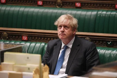 A handout photograph released by the UK Parliament shows Britain's Prime Minister Boris Johnson attending Prime Minister's Questions (PMQs) in a socially distanced, hybrid session at the House of Commons, in central London on April 28, 2021. - Prime Minister Boris Johnson on Wednesday denied breaking the rules over the refurbishment of his Downing Street flat, as Britain's Electoral Commission watchdog launched a formal probe. (Photo by JESSICA TAYLOR / various sources / AFP) / RESTRICTED TO EDITORIAL USE - NO USE FOR ENTERTAINMENT, SATIRICAL, ADVERTISING PURPOSES - MANDATORY CREDIT " AFP PHOTO / Jessica Taylor /UK Parliament"<!-- NICAID(14768639) -->