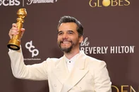 83rd Annual Golden Globe Awards - Press RoomBEVERLY HILLS, CALIFORNIA - JANUARY 11: (FOR EDITORIAL USE ONLY) Wagner Moura, winner of the Best Performance by a Male Actor in a Motion Picture  Drama Award for "The Secret Agent" poses in the press room during the 83rd Annual Golden Globe Awards at The Beverly Hilton on January 11, 2026 in Beverly Hills, California.   Amy Sussman/Getty Images/AFP (Photo by Amy Sussman / GETTY IMAGES NORTH AMERICA / Getty Images via AFP)Editoria: ACELocal: Beverly HillsIndexador: AMY SUSSMANSecao: theatreFonte: GETTY IMAGES NORTH AMERICAFotógrafo: CONTRIBUTOR<!-- NICAID(16202159) -->