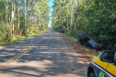 Polícia Rodoviária Federal / Divulgação Um motorista morreu em um acidente de trânsito na BR-470, em Triunfo, na Região Carbonífera, no início da manhã desta terça-feira (13.01.2026).<!-- NICAID(16203254) -->