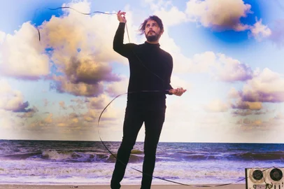 Sim! Um dos pernambucanos mais amados pelos caxienses está de volta a nossa cidade. E não podia ser em outro palco. Tagore na Paralela já é um clássico e dessa vez o homem traz sua nova banda para lançar o quarto disco da sua carreira, "Maya".<!-- NICAID(15152707) -->