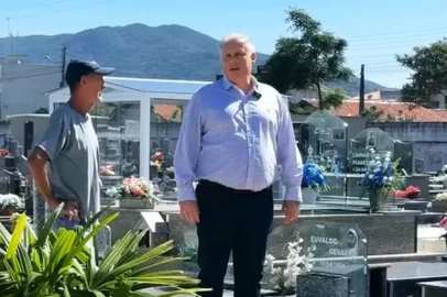 A Prefeitura de Tijucas, no litoral de Santa Catarina, publicou nesta quarta-feira (26) um decreto que declara situação de emergência no Cemitério Municipal do Bairro Praça. A cidade fica às margens do Rio de mesmo nome e da BR-101, 50 km ao norte da Capital, Florianópolis.<!-- NICAID(15990808) -->