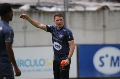 Técnico Gerson Gusmão durante treinamento da pré-temporada do Caxias no CT Baixada Rubra Vanderlei Bersaghi.<!-- NICAID(15643181) -->