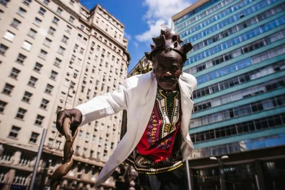 Berimbauzeiro, documentário sobre a arte do Mestre Churrasco<!-- NICAID(14900187) -->