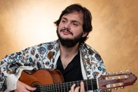 Yamandu Costa lança novo álbum, De Vida y Vuelta<!-- NICAID(15380547) -->