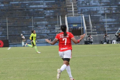 Principal atleta do elenco do Inter, Fabi Simões permanecerá por mais uma temporada em Porto Alegre. Após algumas reuniões, o acerto foi selado entre as partes, e o anúncio deve ser oficializado nas próximas horas.<!-- NICAID(14993018) -->
