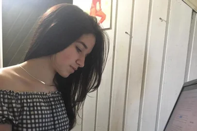 A próxima segunda-feira (26) será diferente para Júlia Brambatti Pereira, 18 anos. A estudante do 2º ano do Ensino Médio da Escola Irmão Guerini, em Ana Rech, dará a largada para o início de um sonho. Apaixonada por assuntos que envolvem istração, participar do projeto-piloto promovido pela prefeitura de Caxias  - com execução da Fundação de Assistência Social (FAS) e apoio da Superintendência Regional do Trabalho do RS e mais de uma dezena de entidades - fará com que ela inicie vivências práticas da futura profissão que irá seguir. A proposta do município é integrar 30 jovens matriculados em um curso do Senac a realizar as aulas práticas nas secretarias municipais e FAS. Júlia saberá para qual pasta será encaminhada na sexta-feira (23).<!-- NICAID(14841918) -->