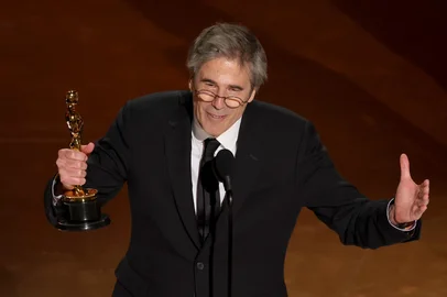 97th Annual Oscars - ShowHOLLYWOOD, CALIFORNIA - MARCH 02: Walter Salles accepts the International Feature Film award for "Im Still Here" onstage during the 97th Annual Oscars at Dolby Theatre on March 02, 2025 in Hollywood, California.   Kevin Winter/Getty Images/AFP (Photo by KEVIN WINTER / GETTY IMAGES NORTH AMERICA / Getty Images via AFP)Editoria: ACELocal: HollywoodIndexador: KEVIN WINTERSecao: celebrityFonte: GETTY IMAGES NORTH AMERICAFotógrafo: CONTRIBUTOR<!-- NICAID(15987477) -->