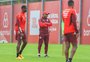 Ainda sem Gabriel Carvalho, Roger comanda treino fechado no CT Parque Gigante