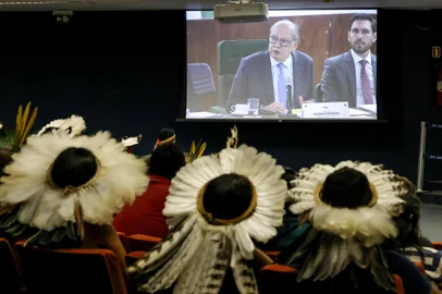 5/8/2024 Indígenas assistem, na primeira turma, a primeira reunião da comissão especial de conciliação designada pelo ministro Gilmar Mendes para tratar das ações que envolvem o marco temporal para demarcação de terras indígenas.<!-- NICAID(15918778) -->
