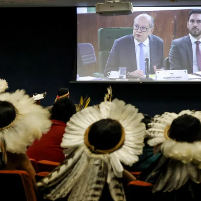 5/8/2024 Indígenas assistem, na primeira turma, a primeira reunião da comissão especial de conciliação designada pelo ministro Gilmar Mendes para tratar das ações que envolvem o marco temporal para demarcação de terras indígenas.<!-- NICAID(15918778) -->