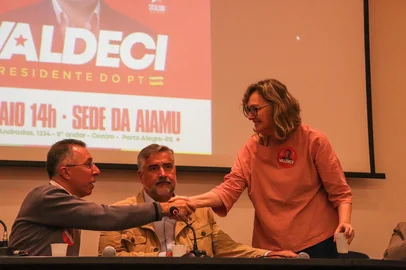 Apoio de  Maria do Rosário e Paulo pimenta a Valdeci Oliveira para a presidência estadual do PT<!-- NICAID(16029763) -->