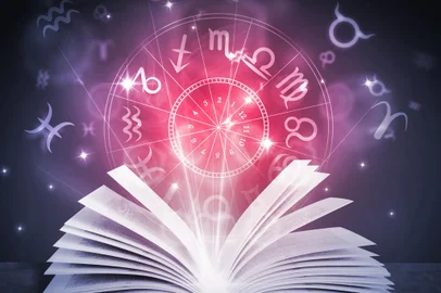 astrology horoscope bookastrologia, signo, horóscopoastrology horoscope magic book illustrationIndexador: Peter_PolkorabFonte: 173455221<!-- NICAID(15491499) -->