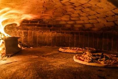 PORTO ALEGRE, RS, BRASIL, 09-07-2025: Dia da pizza: o fenômeno das pizzas napolitanas e onde encontrá-las em Porto Alegre. Grani, no bairro Rio Branco, nasceu em uma garagem, vai faturar R$ 5 milhões em 2025 e planeja nova loja. Foto: Renan Mattos / Agência RBS<!-- NICAID(16077063) -->