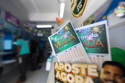 Bruno Todeschini / Agencia RBS CAXIAS DO SUL, RS, BRASIL, 30/12/2024. A reportagem visitou lotéricas de Caxias do Sul para conferir o movimento de apostas na Mega da Virada. (Bruno Todeschini/Agência RBS)Indexador: Bruno Todeschini<!-- NICAID(15944511) -->