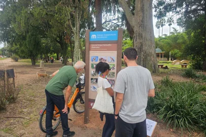 Clube de Observadores de Aves de Porto Alegre inaugura placas com informações sobre pássaros na Redenção<!-- NICAID(15714368) -->