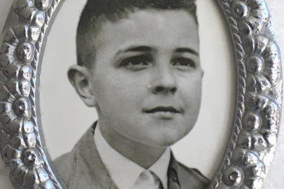 História do menino Geraldo Ceconi, que previu a própria morte em 1959, em Santa Lúcia do Piaí. Na foto: Imagem de Geraldo Ceconi no cemitério de Santa Lúcia do Piaí.<!-- NICAID(16048150) -->