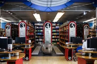 Como as bibliotecas universitárias estão se reinventando. As bibliotecas universitárias estão se reinventando com acervos digitais, espaços colaborativos e acesso remoto a conteúdos. Indexador: DF<!-- NICAID(15998742) -->