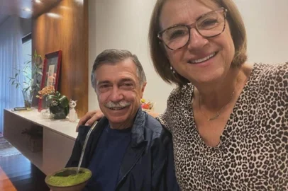 Prefeito de Caxias do Sul, Adiló Didomenico, e a esposa, Jussara Canali, em casa, após o chefe do Executivo ar por um procedimento em função de um problema na próstata<!-- NICAID(15917577) -->