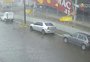 Temporal derruba fachada e arranca parte do telhado de atacado em Taquara; veja vídeo