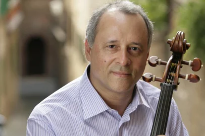 Violoncelista Antonio Meneses<!-- NICAID(9865589) -->