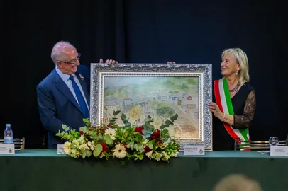 Maicon Hinrichsen / Divulgação Nesta quarta-feira (5), foi assinada um acordo histórico entre as cidades irmãs, Antônio Prado e Monselice, por meio de um gemellaggio. O ato ocorreu no Espaço Cultura Princesa Érica Carlesso Forlin, em Antônio Prado.<!-- NICAID(16162013) -->