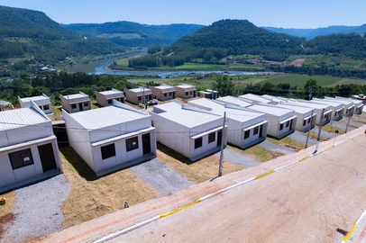 Movimento União BR entrega casas a famílias afetadas por enchente de maio de 2024 em Muçum<!-- NICAID(16221669) -->