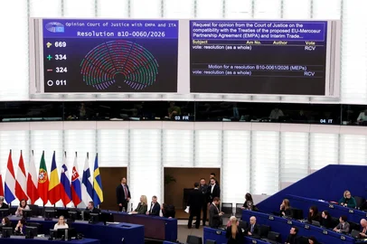 This photograph shows screens displaying the results of the vote on the legal referral concerning the Mercosur deal, during a voting session at the European Parliament in Strasbourg, eastern France, on January 21, 2026. The European Union's parliament voted on January 21, 2026 to refer a freshly signed trade deal with South American bloc Mercosur to the EU's top court, casting a veil of legal uncertainty over the accord. (Photo by FREDERICK FLORIN / AFP)<!-- NICAID(16208091) -->